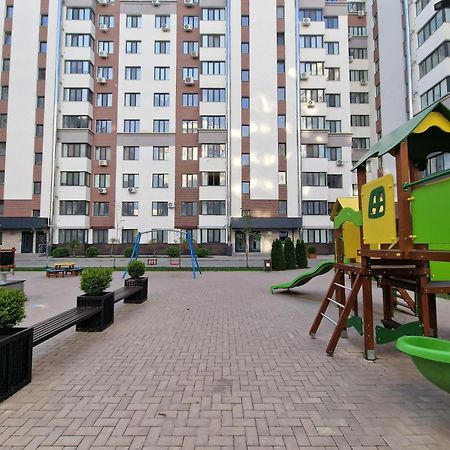 Center Candle Apartment Chisinau Bagian luar foto
