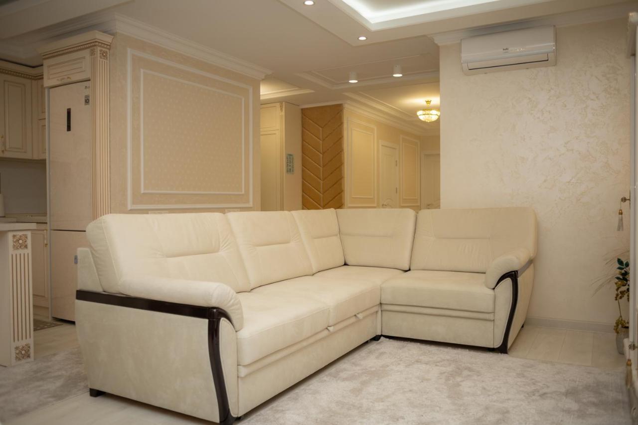 Center Candle Apartment Chisinau Bagian luar foto