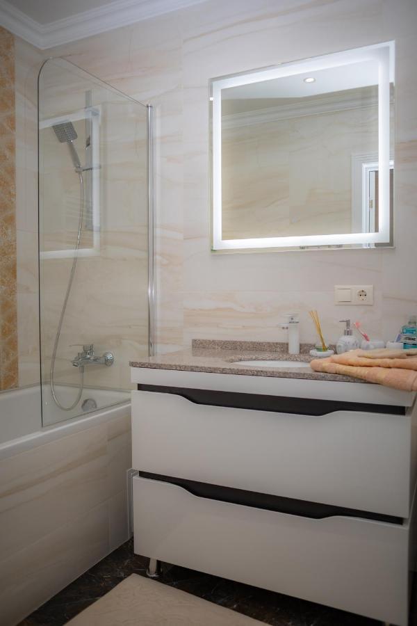 Center Candle Apartment Chisinau Bagian luar foto