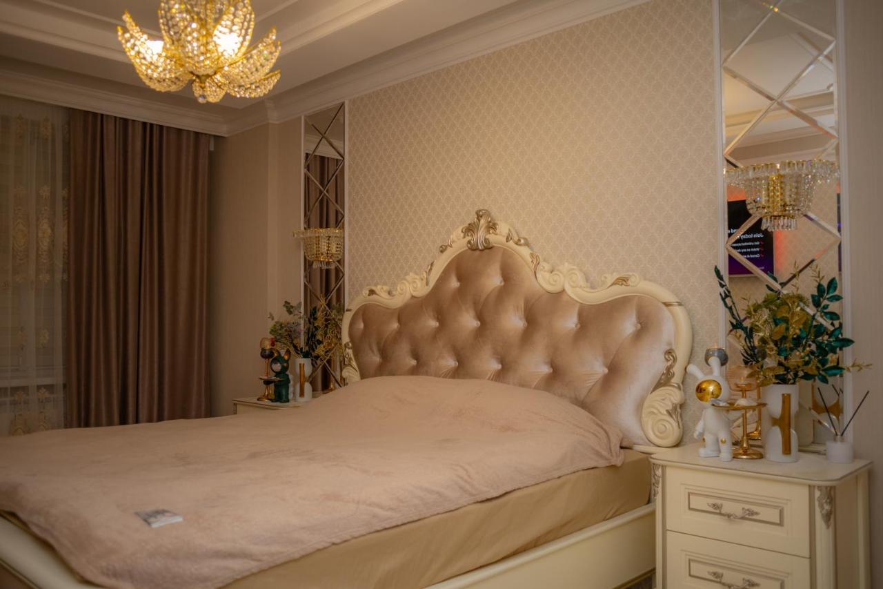 Center Candle Apartment Chisinau Bagian luar foto