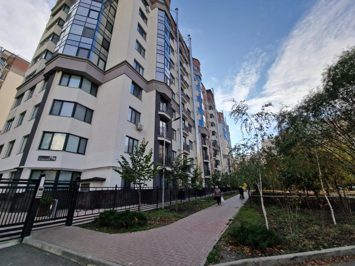 Center Candle Apartment Chisinau Bagian luar foto